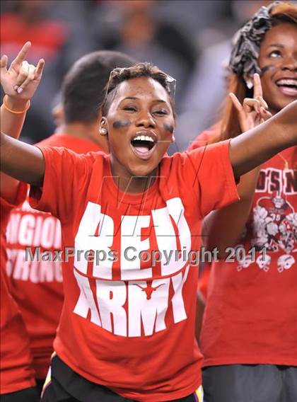 Thumbnail 1 in Cedar Hill vs. Guyer (Kirk Herbstreit National Kickoff Classic) photogallery.