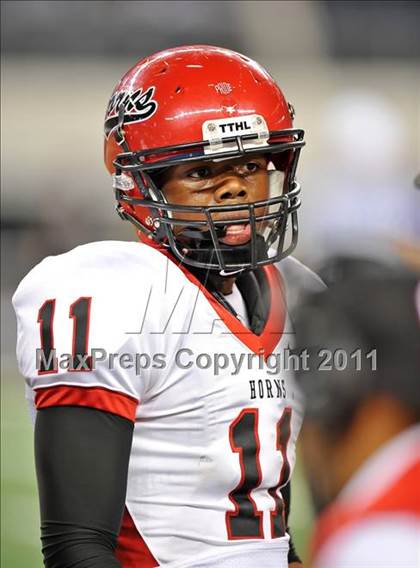 Thumbnail 3 in Cedar Hill vs. Guyer (Kirk Herbstreit National Kickoff Classic) photogallery.