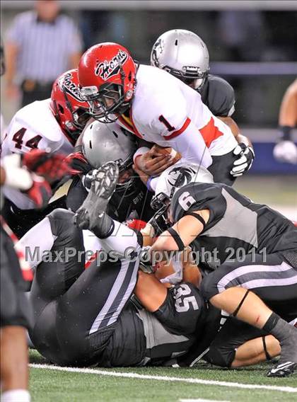 Thumbnail 1 in Cedar Hill vs. Guyer (Kirk Herbstreit National Kickoff Classic) photogallery.