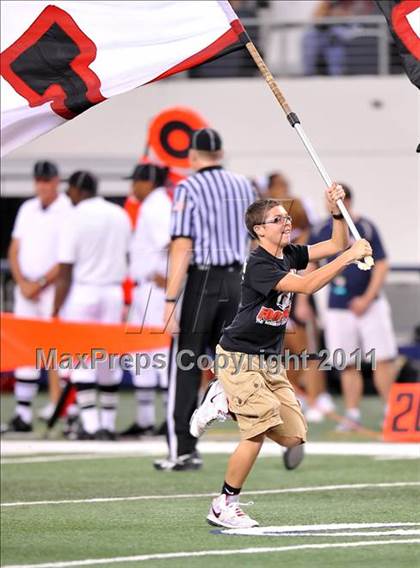 Thumbnail 2 in Cedar Hill vs. Guyer (Kirk Herbstreit National Kickoff Classic) photogallery.