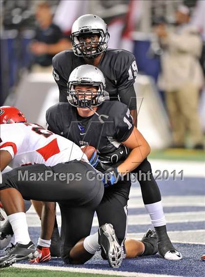 Thumbnail 2 in Cedar Hill vs. Guyer (Kirk Herbstreit National Kickoff Classic) photogallery.