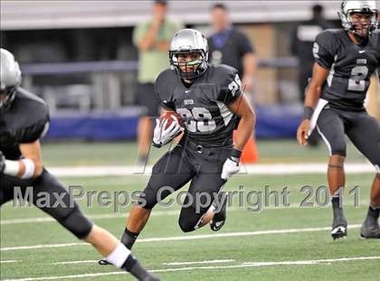 Thumbnail 2 in Cedar Hill vs. Guyer (Kirk Herbstreit National Kickoff Classic) photogallery.