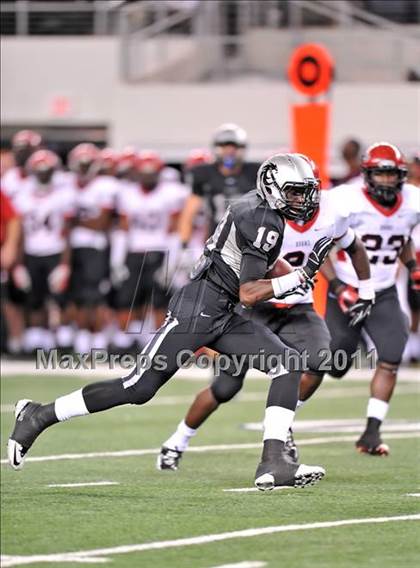 Thumbnail 1 in Cedar Hill vs. Guyer (Kirk Herbstreit National Kickoff Classic) photogallery.