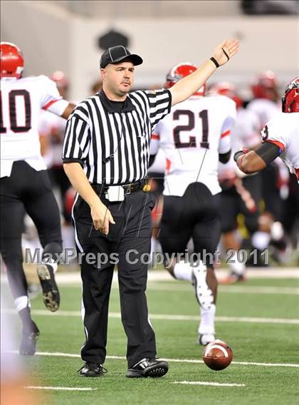 Thumbnail 2 in Cedar Hill vs. Guyer (Kirk Herbstreit National Kickoff Classic) photogallery.