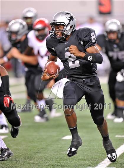 Thumbnail 3 in Cedar Hill vs. Guyer (Kirk Herbstreit National Kickoff Classic) photogallery.