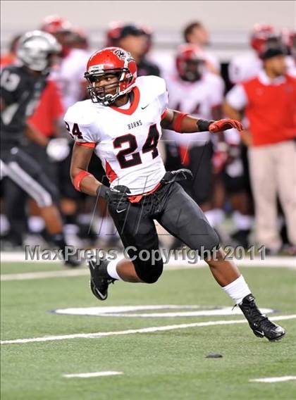 Thumbnail 1 in Cedar Hill vs. Guyer (Kirk Herbstreit National Kickoff Classic) photogallery.