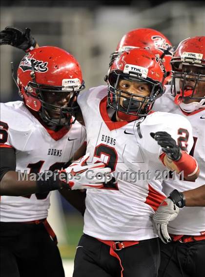 Thumbnail 1 in Cedar Hill vs. Guyer (Kirk Herbstreit National Kickoff Classic) photogallery.