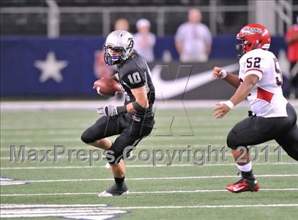 Thumbnail 2 in Cedar Hill vs. Guyer (Kirk Herbstreit National Kickoff Classic) photogallery.