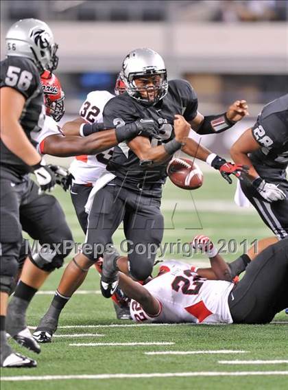 Thumbnail 1 in Cedar Hill vs. Guyer (Kirk Herbstreit National Kickoff Classic) photogallery.