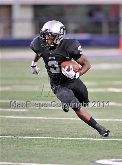 Thumbnail 2 in Cedar Hill vs. Guyer (Kirk Herbstreit National Kickoff Classic) photogallery.