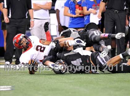 Thumbnail 3 in Cedar Hill vs. Guyer (Kirk Herbstreit National Kickoff Classic) photogallery.