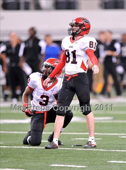 Thumbnail 1 in Cedar Hill vs. Guyer (Kirk Herbstreit National Kickoff Classic) photogallery.