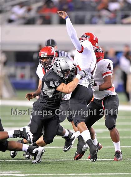 Thumbnail 2 in Cedar Hill vs. Guyer (Kirk Herbstreit National Kickoff Classic) photogallery.