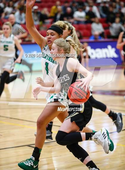 Thumbnail 3 in Delta vs. Pagosa Springs (CHSAA 3A Great 8) photogallery.