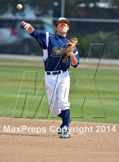 Thumbnail 2 in Mount Dora vs Umatilla  (FHSAA Class 5A District 13 Senifinal) photogallery.