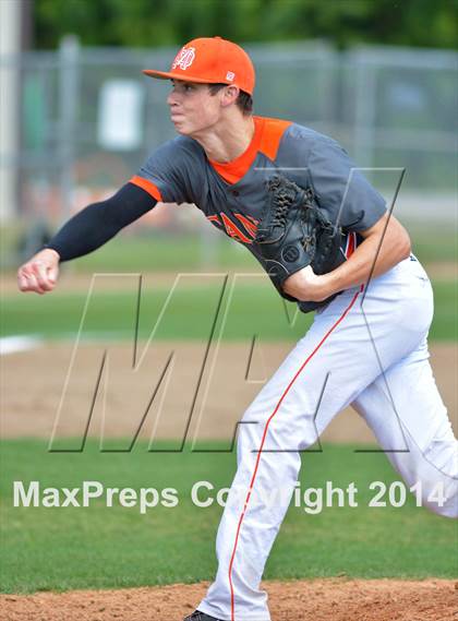 Thumbnail 2 in Mount Dora vs Umatilla  (FHSAA Class 5A District 13 Senifinal) photogallery.
