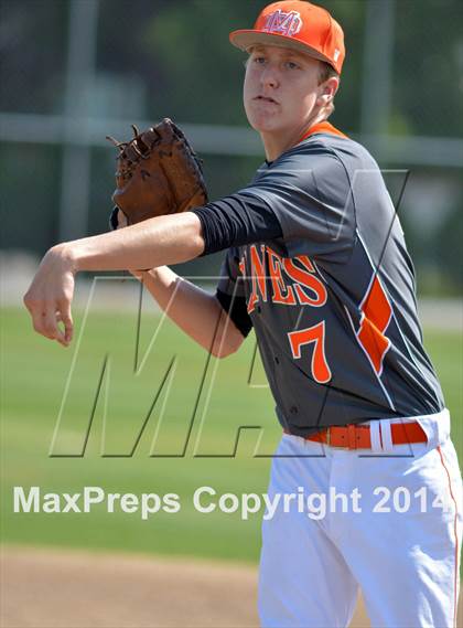 Thumbnail 1 in Mount Dora vs Umatilla  (FHSAA Class 5A District 13 Senifinal) photogallery.