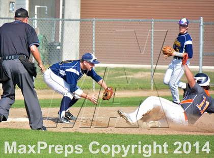 Thumbnail 1 in Mount Dora vs Umatilla  (FHSAA Class 5A District 13 Senifinal) photogallery.
