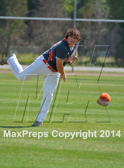 Thumbnail 3 in Mount Dora vs Umatilla  (FHSAA Class 5A District 13 Senifinal) photogallery.