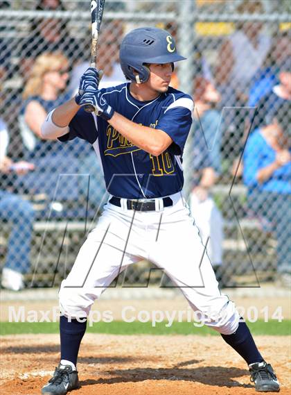 Thumbnail 2 in Mount Dora vs Umatilla  (FHSAA Class 5A District 13 Senifinal) photogallery.