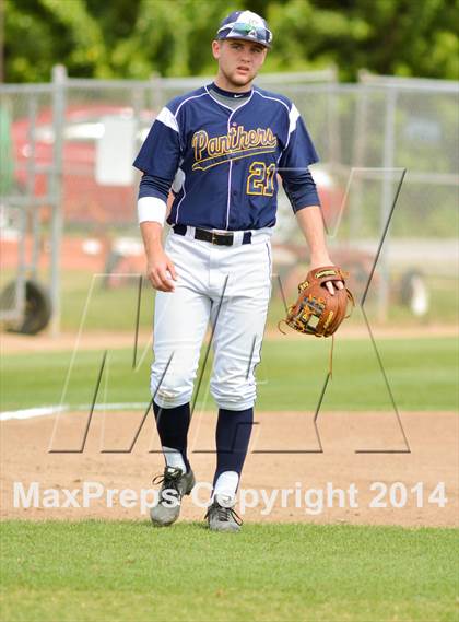 Thumbnail 3 in Mount Dora vs Umatilla  (FHSAA Class 5A District 13 Senifinal) photogallery.