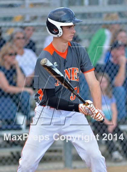 Thumbnail 3 in Mount Dora vs Umatilla  (FHSAA Class 5A District 13 Senifinal) photogallery.