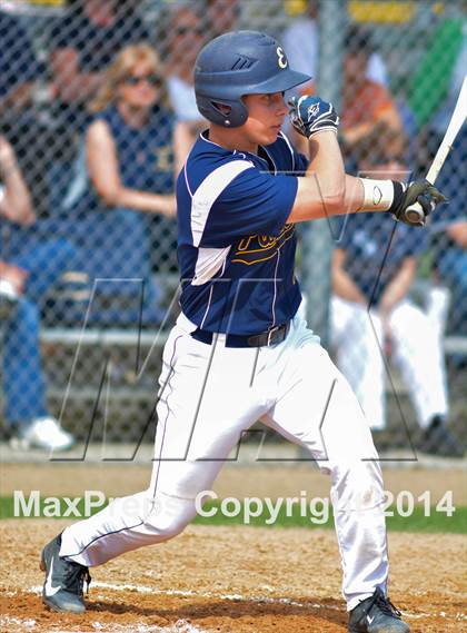 Thumbnail 2 in Mount Dora vs Umatilla  (FHSAA Class 5A District 13 Senifinal) photogallery.
