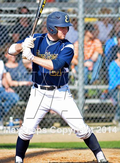 Thumbnail 1 in Mount Dora vs Umatilla  (FHSAA Class 5A District 13 Senifinal) photogallery.