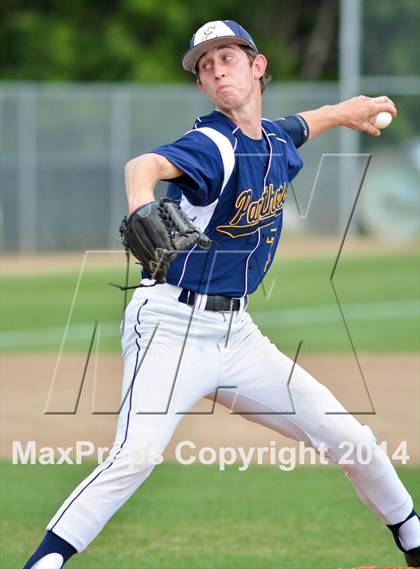Thumbnail 2 in Mount Dora vs Umatilla  (FHSAA Class 5A District 13 Senifinal) photogallery.