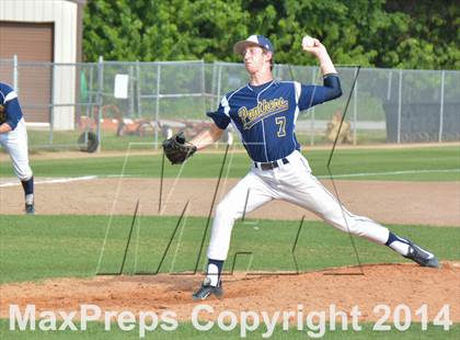 Thumbnail 2 in Mount Dora vs Umatilla  (FHSAA Class 5A District 13 Senifinal) photogallery.