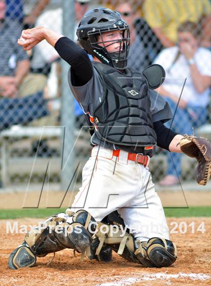 Thumbnail 3 in Mount Dora vs Umatilla  (FHSAA Class 5A District 13 Senifinal) photogallery.