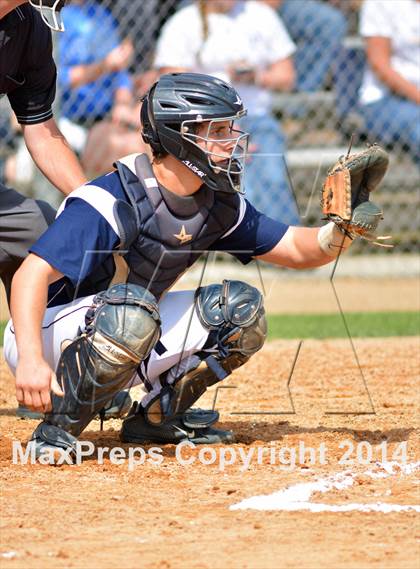 Thumbnail 2 in Mount Dora vs Umatilla  (FHSAA Class 5A District 13 Senifinal) photogallery.