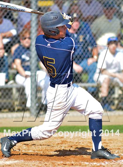 Thumbnail 1 in Mount Dora vs Umatilla  (FHSAA Class 5A District 13 Senifinal) photogallery.
