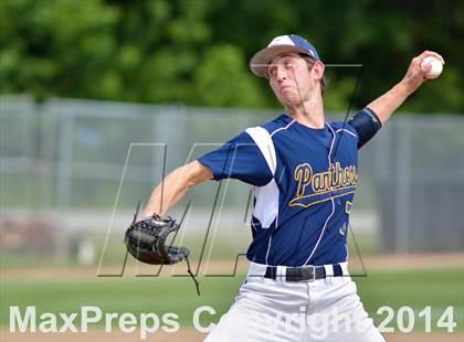 Thumbnail 3 in Mount Dora vs Umatilla  (FHSAA Class 5A District 13 Senifinal) photogallery.