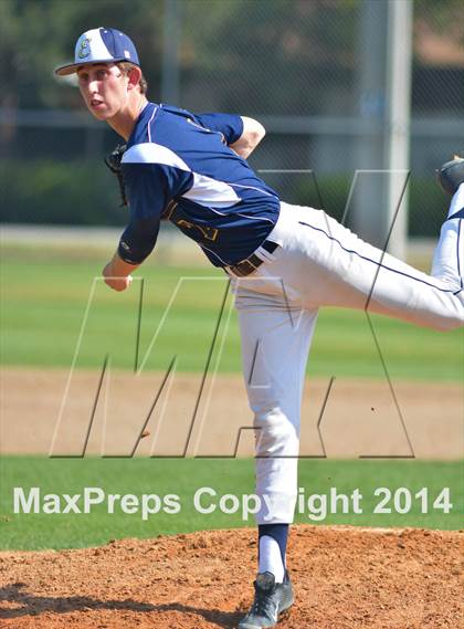 Thumbnail 1 in Mount Dora vs Umatilla  (FHSAA Class 5A District 13 Senifinal) photogallery.