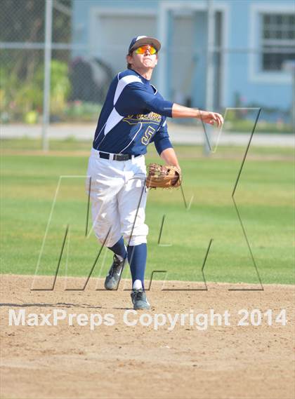 Thumbnail 1 in Mount Dora vs Umatilla  (FHSAA Class 5A District 13 Senifinal) photogallery.