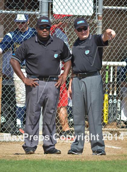 Thumbnail 2 in Mount Dora vs Umatilla  (FHSAA Class 5A District 13 Senifinal) photogallery.