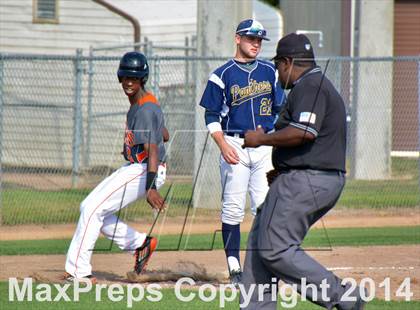 Thumbnail 3 in Mount Dora vs Umatilla  (FHSAA Class 5A District 13 Senifinal) photogallery.