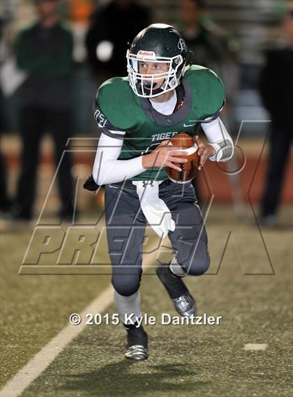 Thumbnail 2 in Crawford vs. Blue Ridge (UIL 2A Division 1 Region 2 Area Playoff) photogallery.