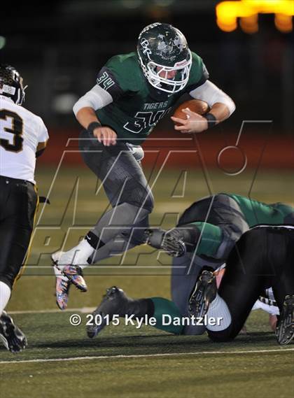 Thumbnail 1 in Crawford vs. Blue Ridge (UIL 2A Division 1 Region 2 Area Playoff) photogallery.
