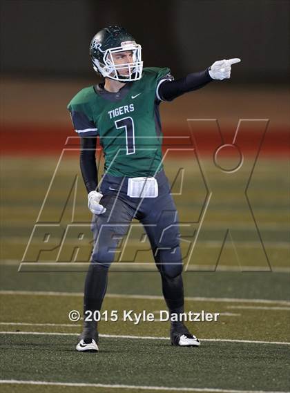 Thumbnail 2 in Crawford vs. Blue Ridge (UIL 2A Division 1 Region 2 Area Playoff) photogallery.