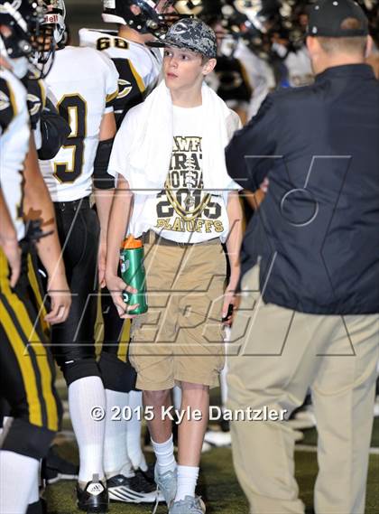 Thumbnail 2 in Crawford vs. Blue Ridge (UIL 2A Division 1 Region 2 Area Playoff) photogallery.