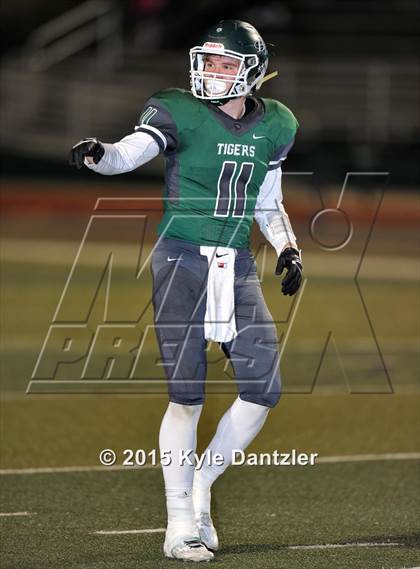 Thumbnail 1 in Crawford vs. Blue Ridge (UIL 2A Division 1 Region 2 Area Playoff) photogallery.