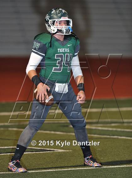 Thumbnail 2 in Crawford vs. Blue Ridge (UIL 2A Division 1 Region 2 Area Playoff) photogallery.