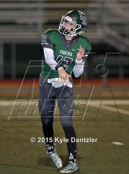 Thumbnail 3 in Crawford vs. Blue Ridge (UIL 2A Division 1 Region 2 Area Playoff) photogallery.