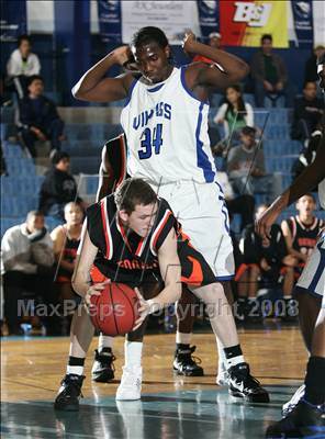 Thumbnail 2 in Foothill vs. Valley (Hoops for the Homeless Families Classic) photogallery.
