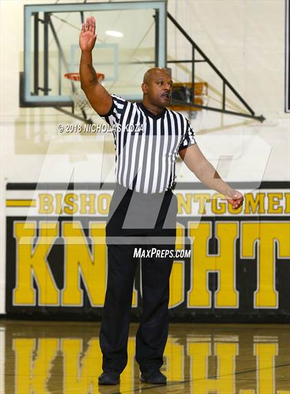 Thumbnail 1 in West Torrance vs. Santa Monica (Bishop Montgomery Shootout) photogallery.