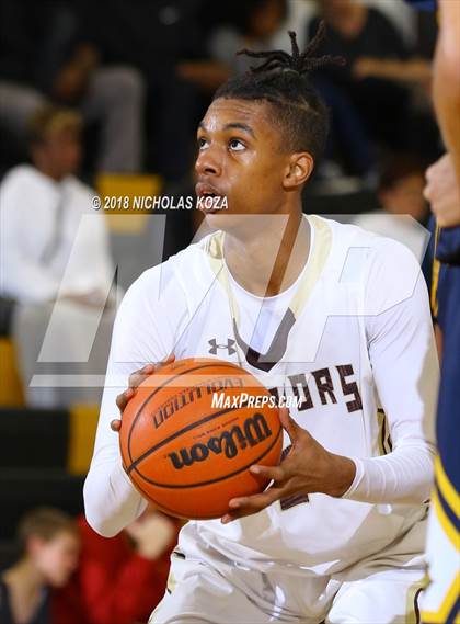 Thumbnail 3 in West Torrance vs. Santa Monica (Bishop Montgomery Shootout) photogallery.