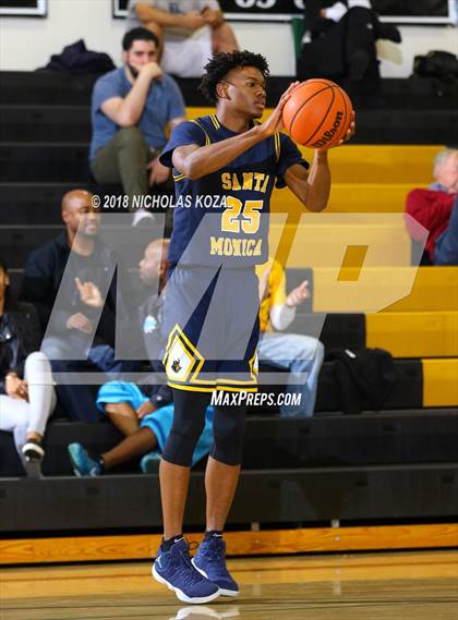 Thumbnail 3 in West Torrance vs. Santa Monica (Bishop Montgomery Shootout) photogallery.