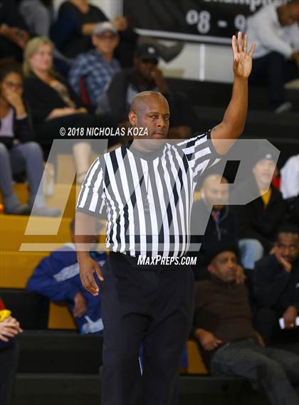 Thumbnail 2 in West Torrance vs. Santa Monica (Bishop Montgomery Shootout) photogallery.